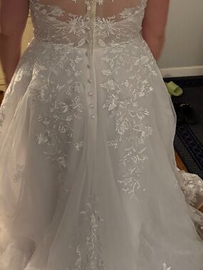 Elegant White Lace-Embellished Bridal Gown